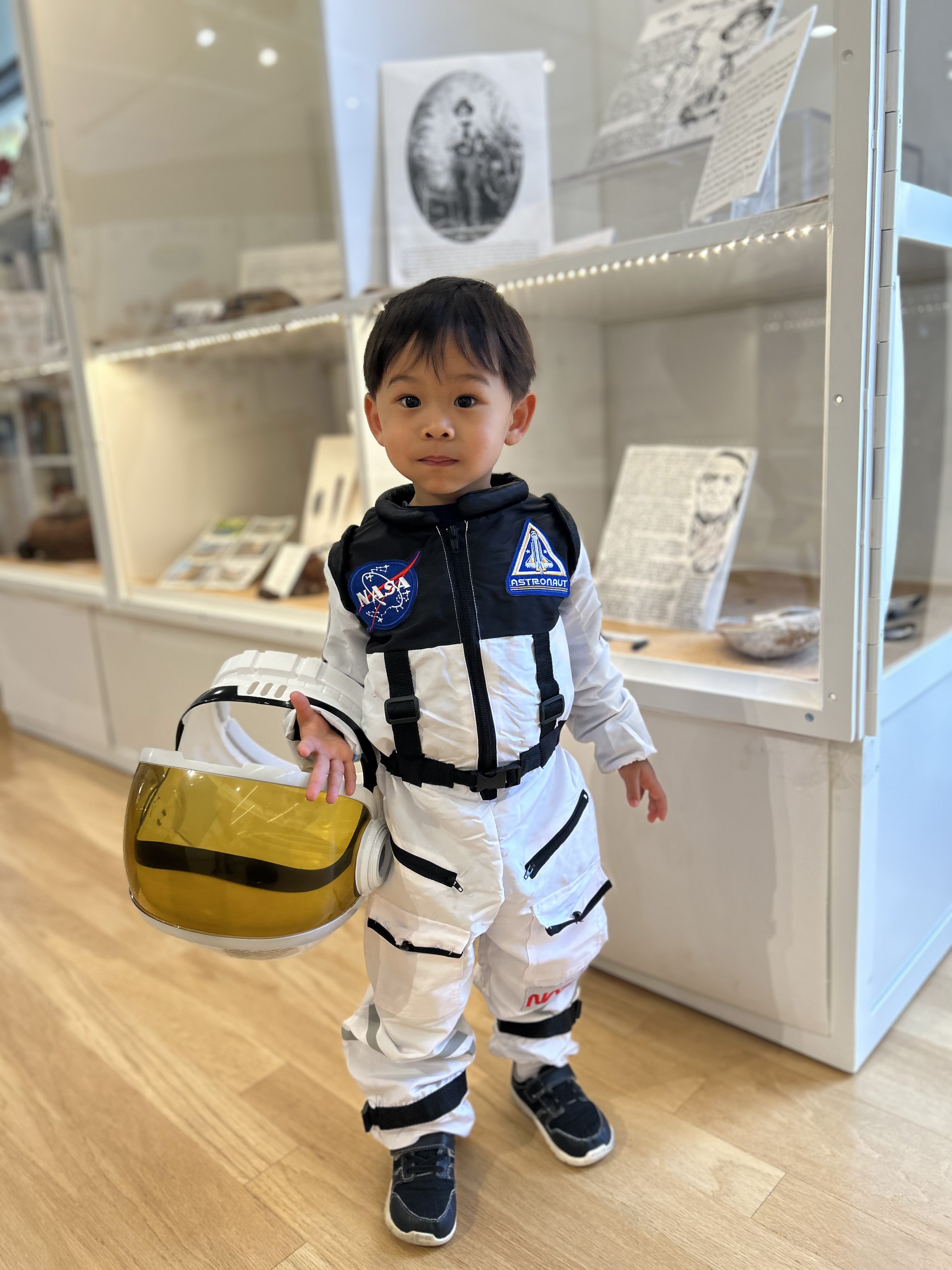 Future astronaut visits Museum